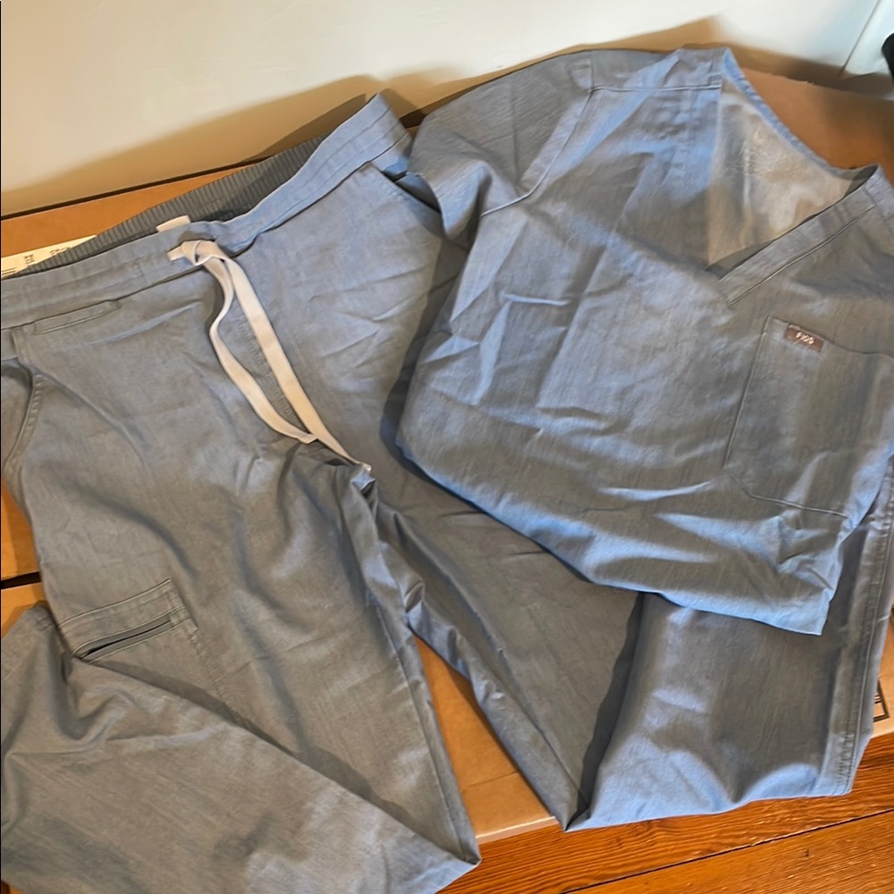 FIGS scrubs